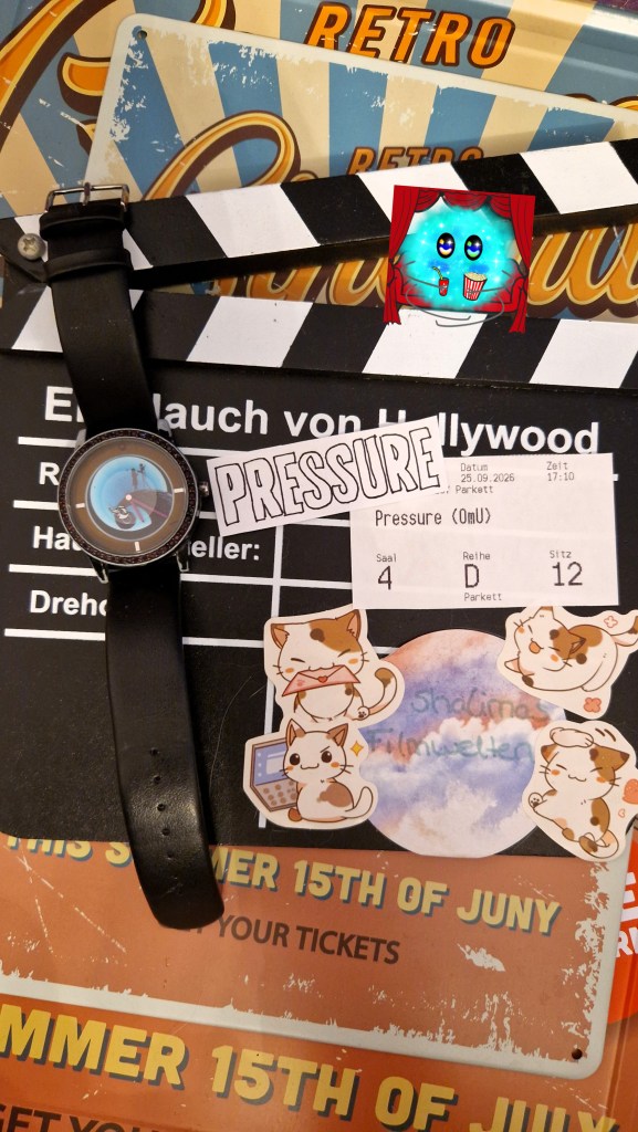 Fanart des Filmtitels mit Kinoticket und einer Armbanduhr auf einer Filmklappe.